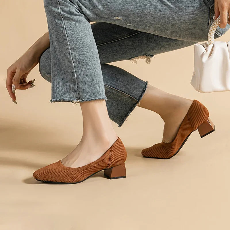 Miss Isadora Pump Retro - Sapato de Salto Bloco muito Elegante e Confortável