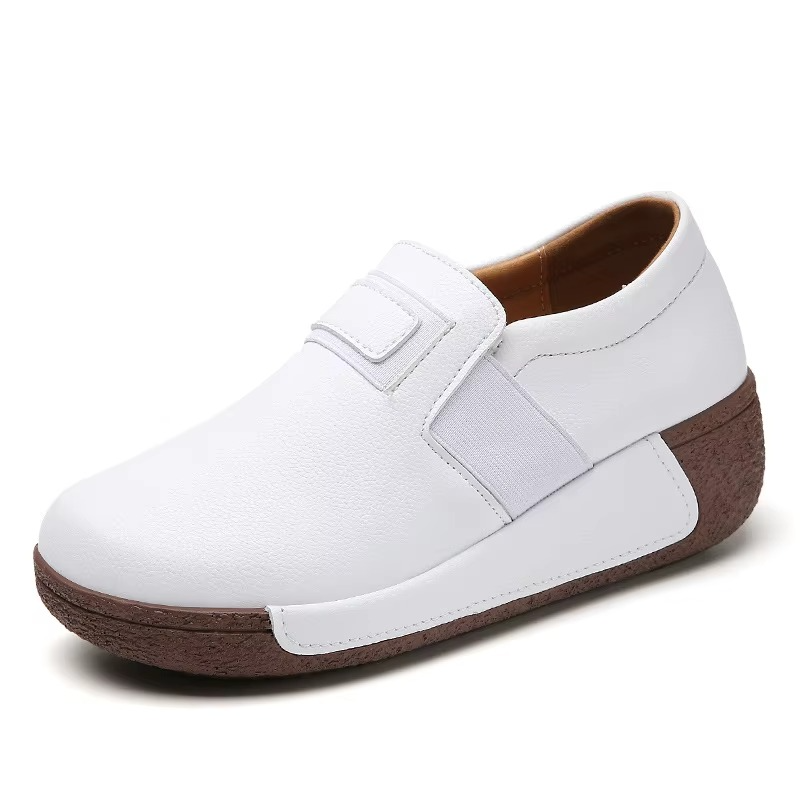 Sapato Em Couro Ref: TWRS Número: 37 COR PRETO