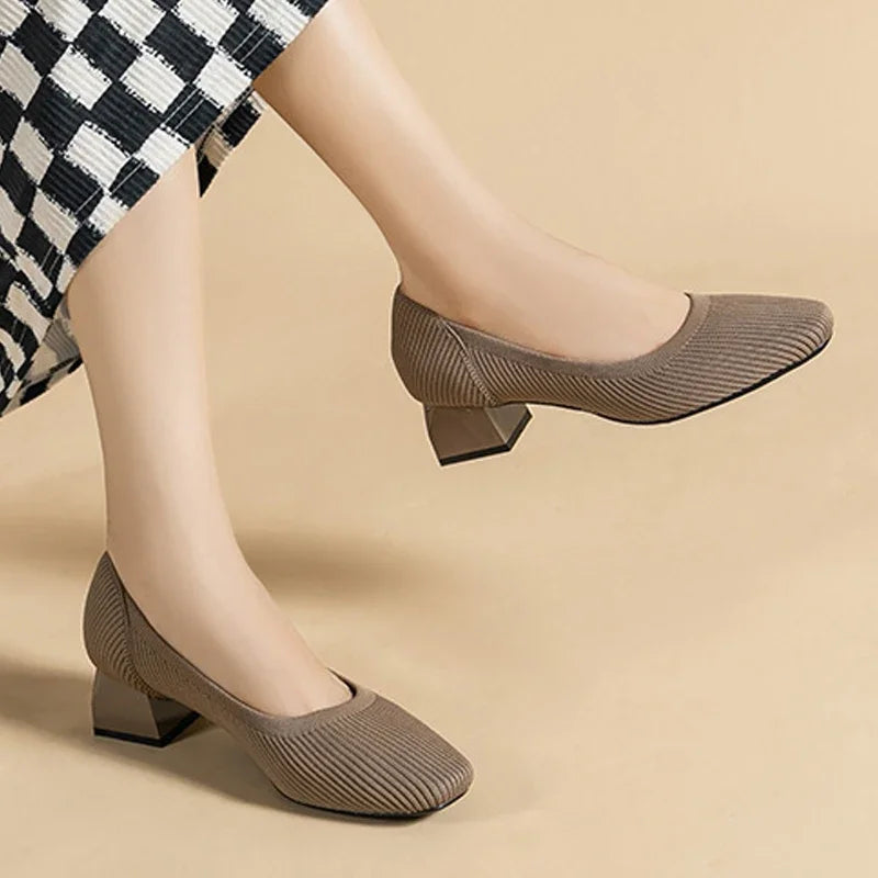 Miss Isadora Pump Retro - Sapato de Salto Bloco muito Elegante e Confortável
