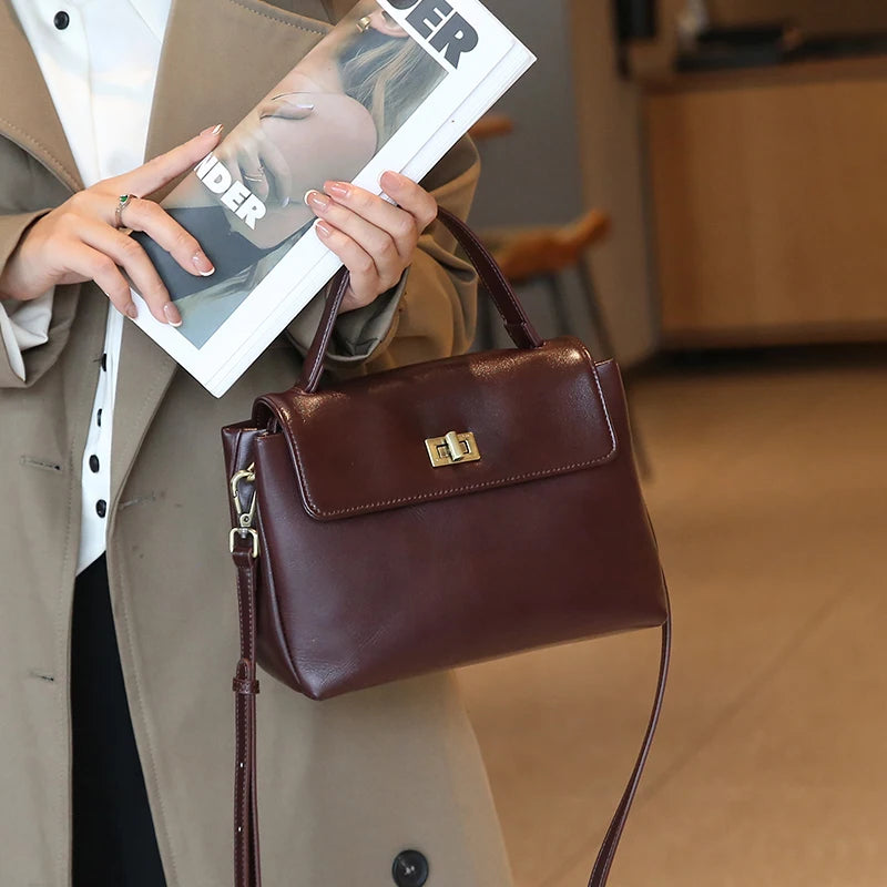 Bolsa de Couro Legítimo "MALLUO Essência 3158"