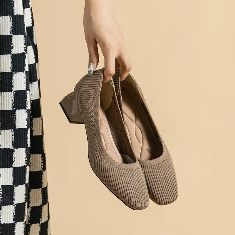 Miss Isadora Pump Retro - Sapato de Salto Bloco muito Elegante e Confortável