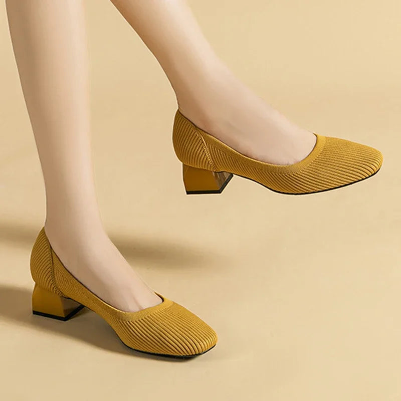 Miss Isadora Pump Retro - Sapato de Salto Bloco muito Elegante e Confortável