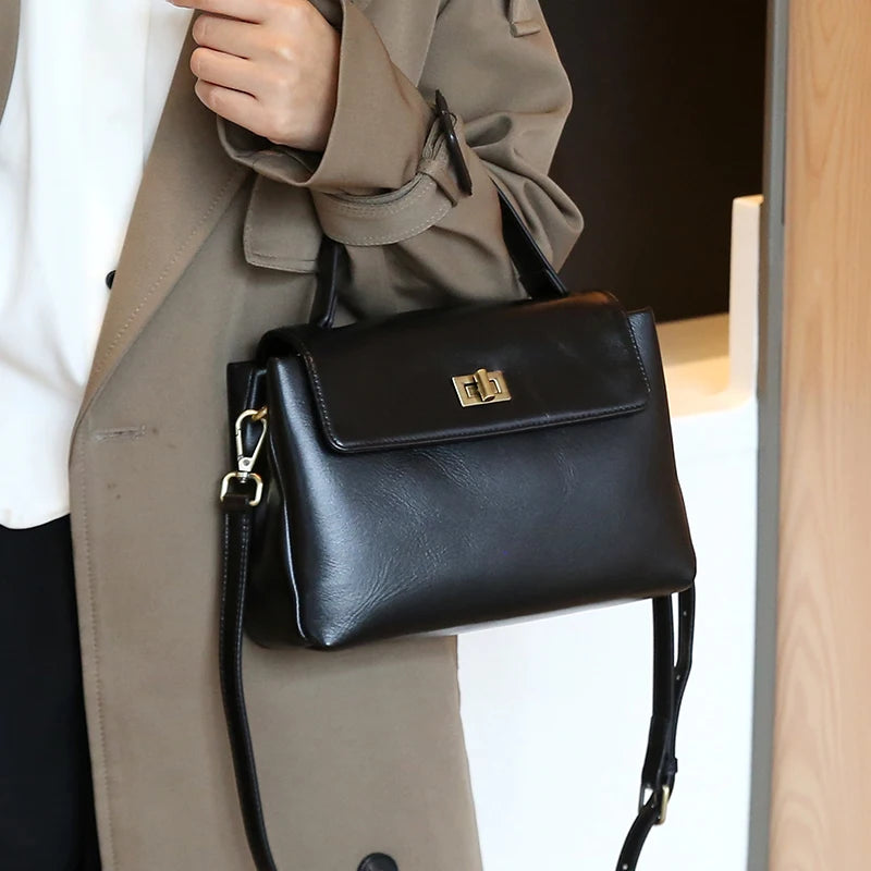 Bolsa de Couro Legítimo "MALLUO Essência 3158"
