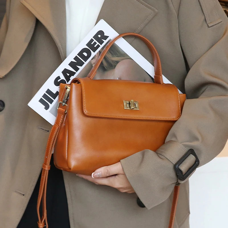 Bolsa de Couro Legítimo "MALLUO Essência 3158"