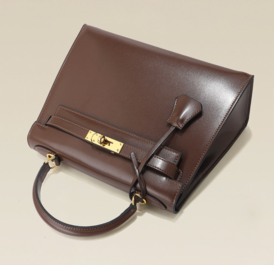 Grace Box – Bolsa Estruturada em Couro Genuíno Liso ( 28 CM )