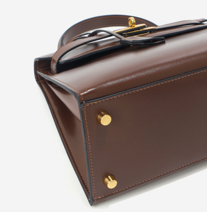 Grace Box – Bolsa Estruturada em Couro Genuíno Liso ( 28 CM )