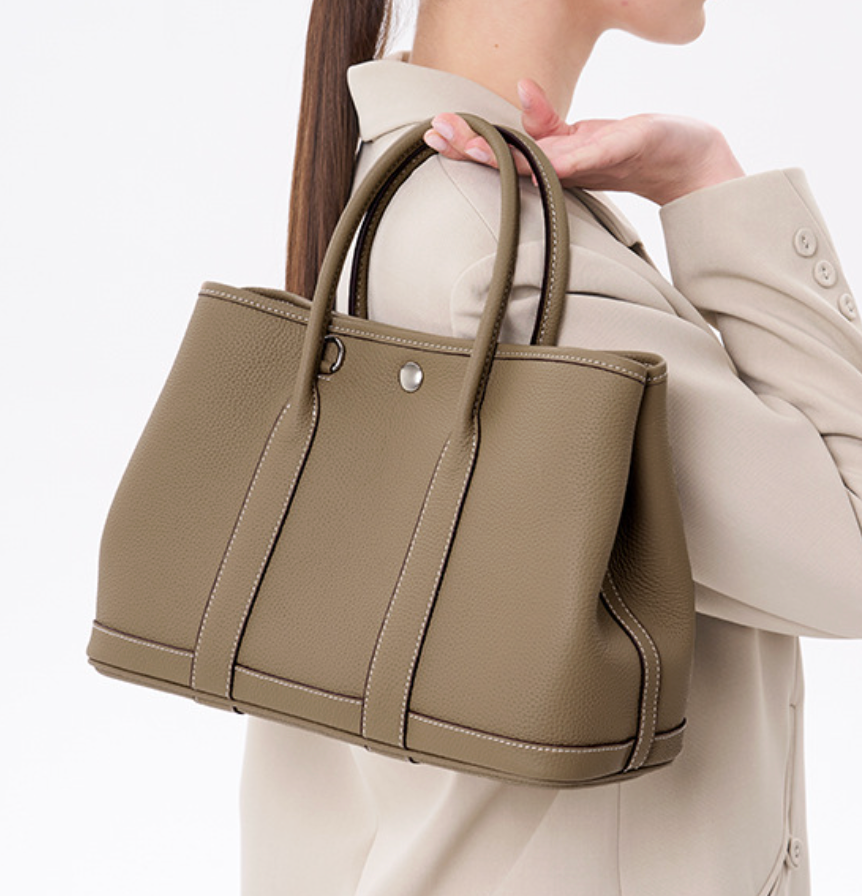 Brigitte – Bolsa Elegante em Couro Genuíno Estilo Togo