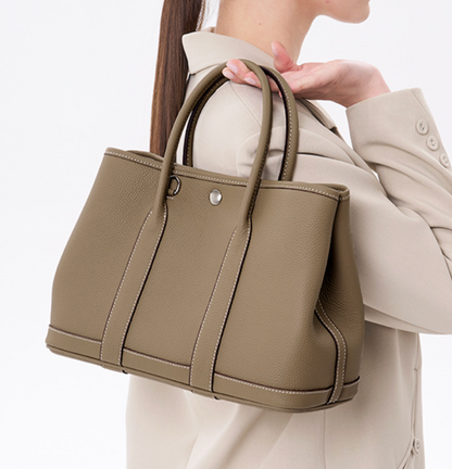 Brigitte – Bolsa Elegante em Couro Genuíno Estilo Togo