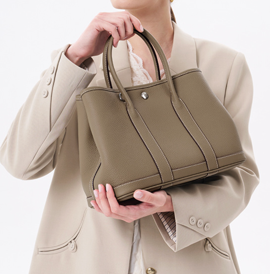 Brigitte – Bolsa Elegante em Couro Genuíno Estilo Togo