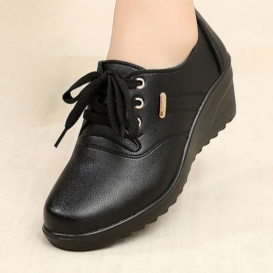 Tênis de Couro Feminino Plataforma Wedge Casual com Cadarço