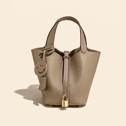 Camille Bucket – Bolsa Bucket em Couro Bovino Full-Grain