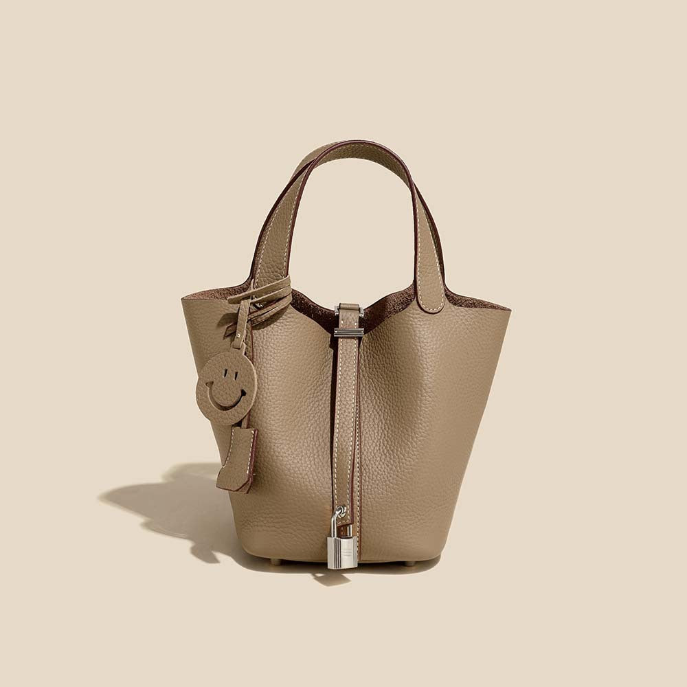 Camille Bucket – Bolsa Bucket em Couro Bovino Full-Grain