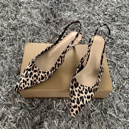 Savannah Chic - Sapatos Slingback Leopardo Elegantes