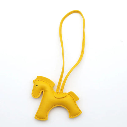 Lusitanna Pony Charm – Ícone Colorido Elegante