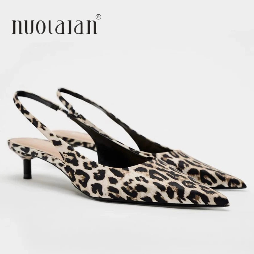 Savannah Chic - Sapatos Slingback Leopardo Elegantes