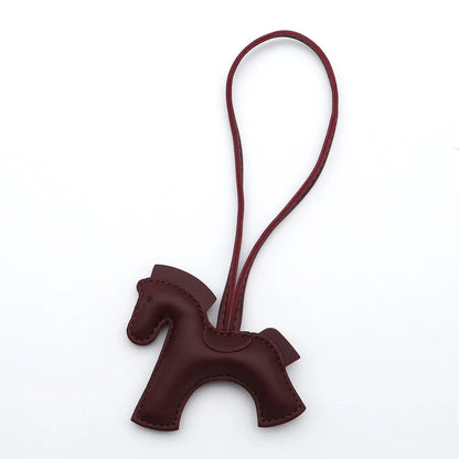 Lusitanna Pony Charm – Ícone Colorido Elegante