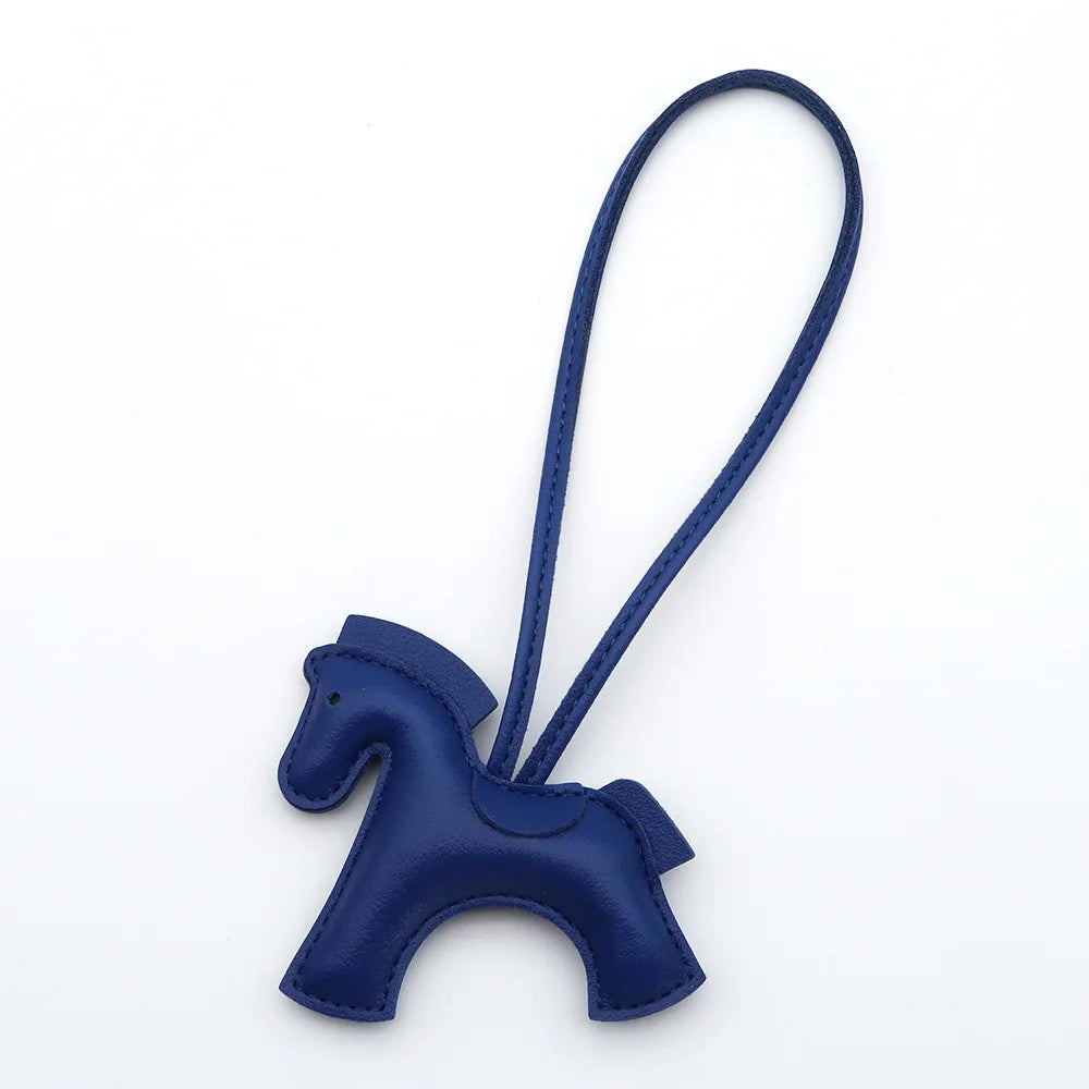 Lusitanna Pony Charm – Ícone Colorido Elegante