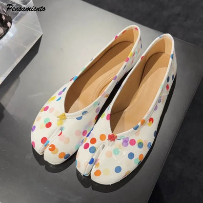 Sabrinas Tabi com Padrão às Bolinhas – Conforto e Originalidade