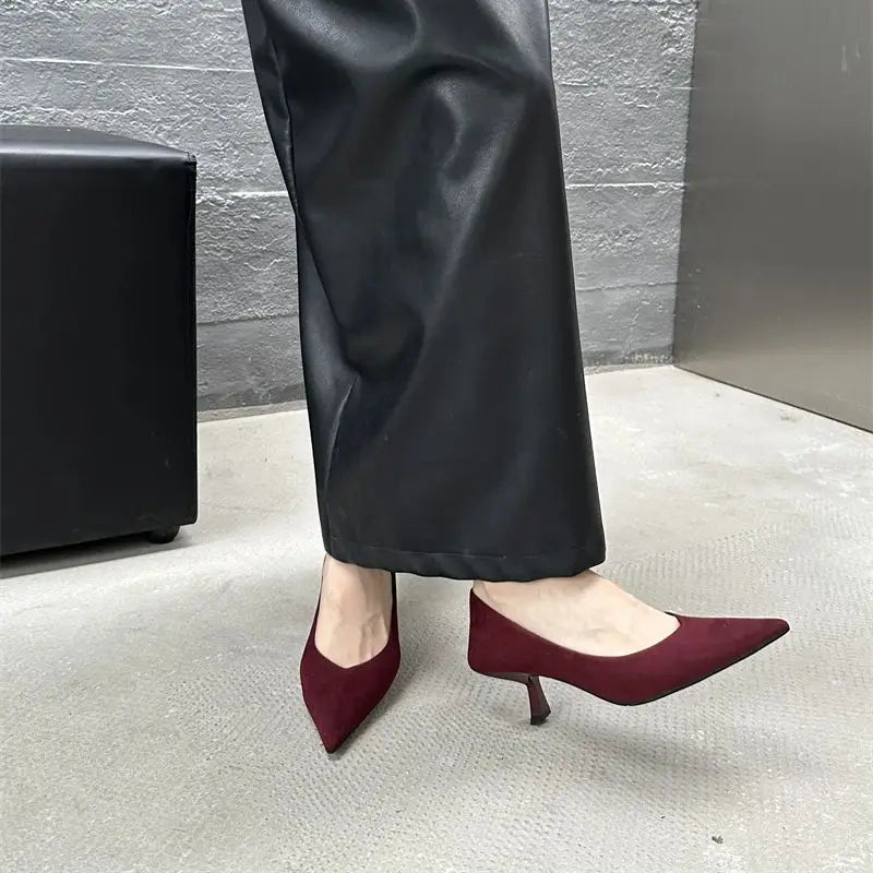 Celeste Élite – Sapatos Clássicos de Salto Fino