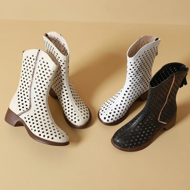 Bota Feminina Em Couro Genuíno Detalhes Vazados Cano Médio