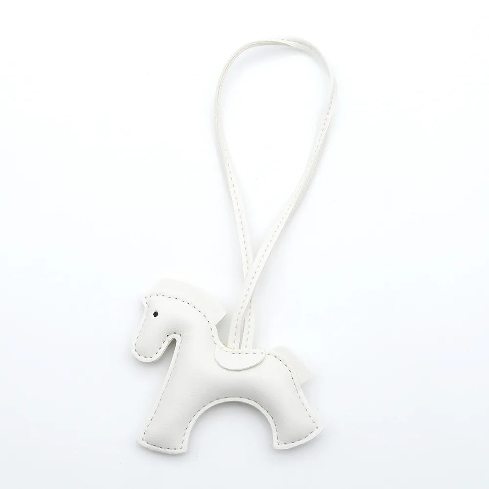 Lusitanna Pony Charm – Ícone Colorido Elegante