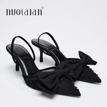 Arabella Fleur - Sapatos Slingback Bordados com Laço e Pérolas