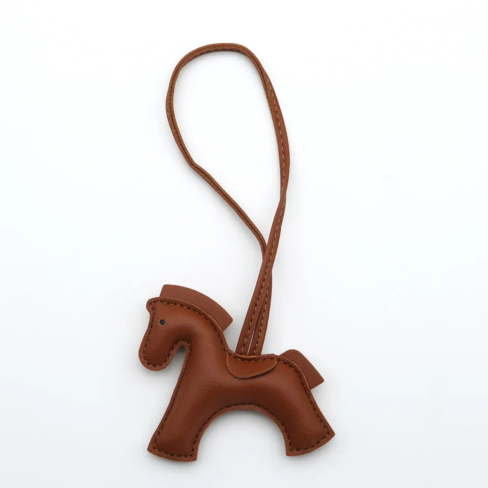 Lusitanna Pony Charm – Ícone Colorido Elegante