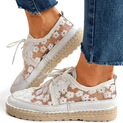 Kelly - Chaussure de style basket, brodée, très tendance et élégante.