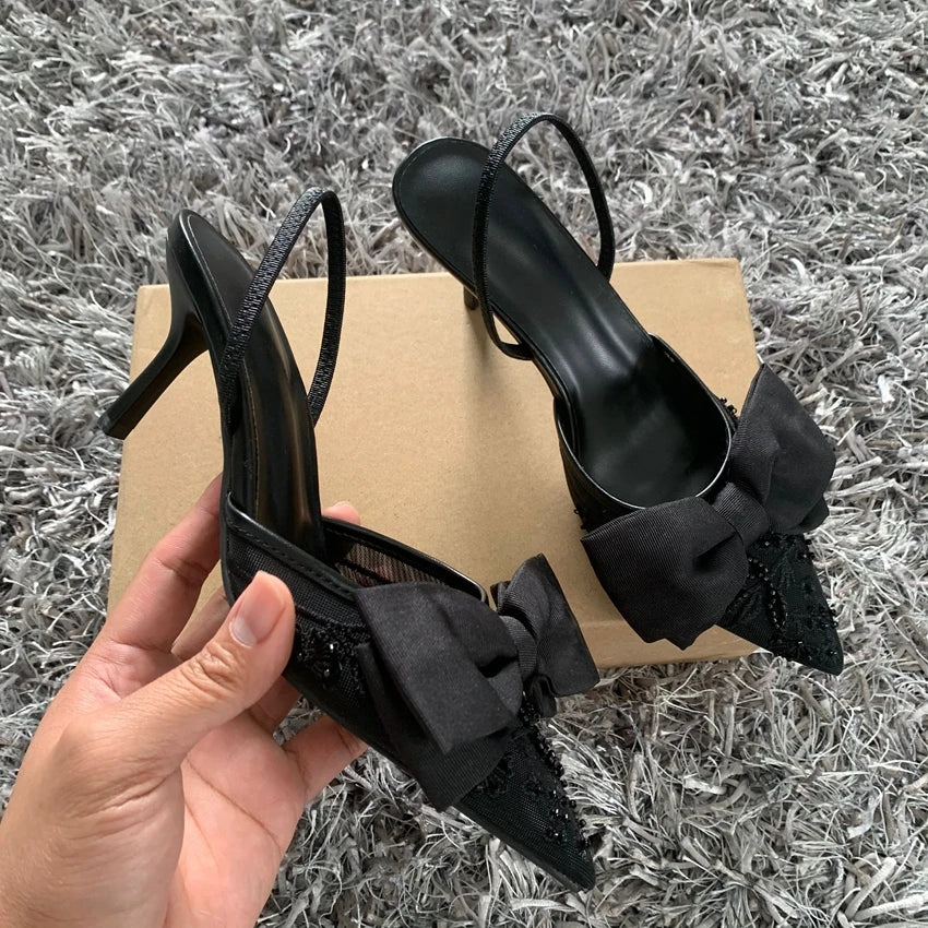 Arabella Fleur - Sapatos Slingback Bordados com Laço e Pérolas