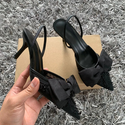 Arabella Fleur - Sapatos Slingback Bordados com Laço e Pérolas