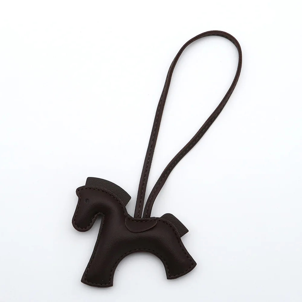 Lusitanna Pony Charm – Ícone Colorido Elegante