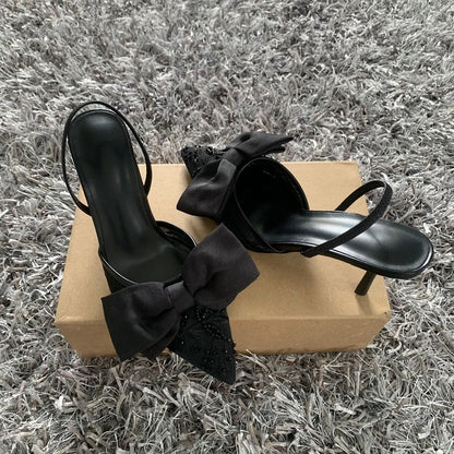Arabella Fleur - Sapatos Slingback Bordados com Laço e Pérolas