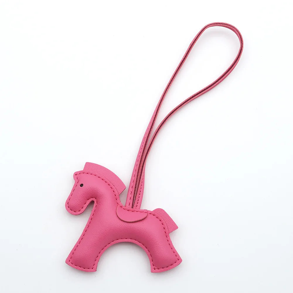Lusitanna Pony Charm – Ícone Colorido Elegante