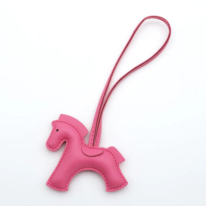 Lusitanna Pony Charm – Ícone Colorido Elegante