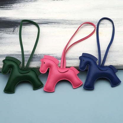 Lusitanna Pony Charm – Ícone Colorido Elegante
