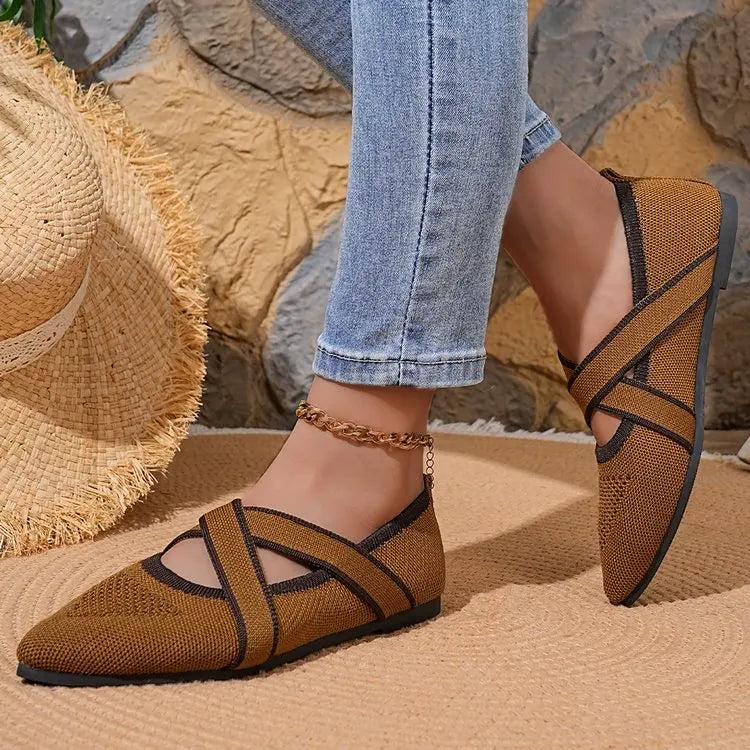 Élise - Sapato Plano Bicolor com Tiras Cruzadas Elegantes