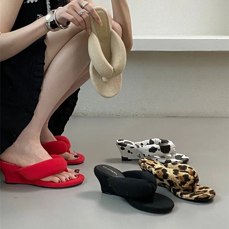 Serena Wedge – Chinelos Elegantes