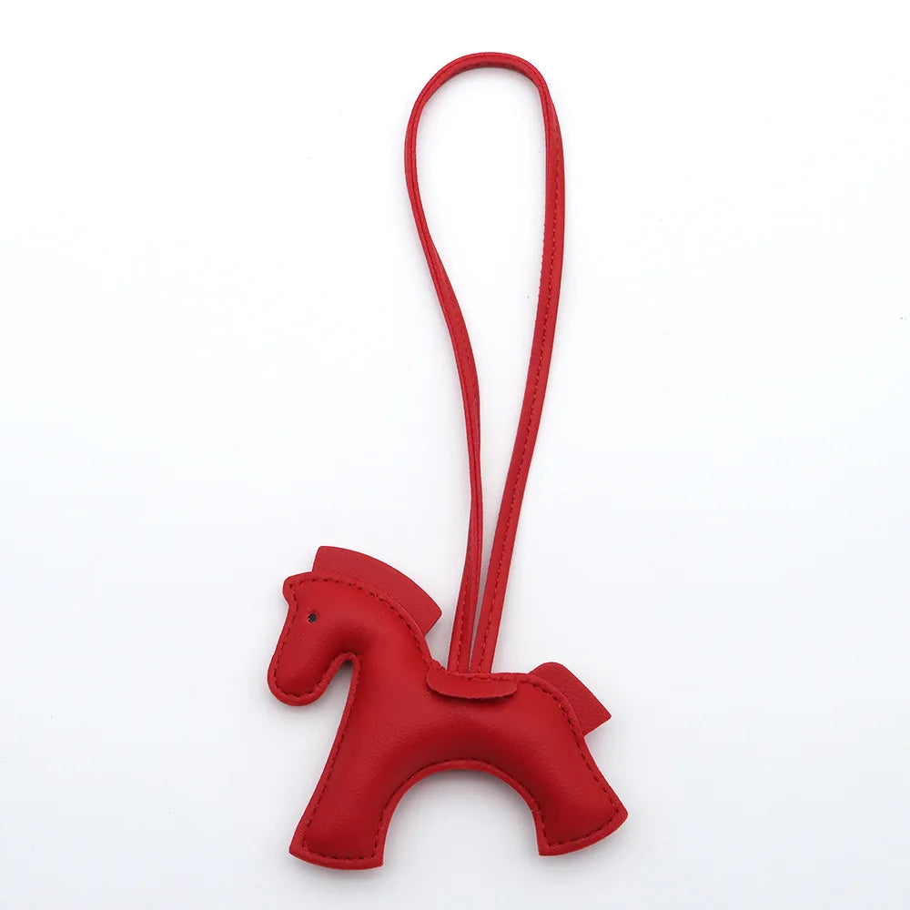 Lusitanna Pony Charm – Ícone Colorido Elegante
