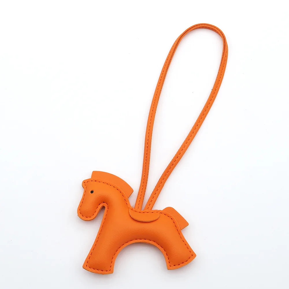Lusitanna Pony Charm – Ícone Colorido Elegante