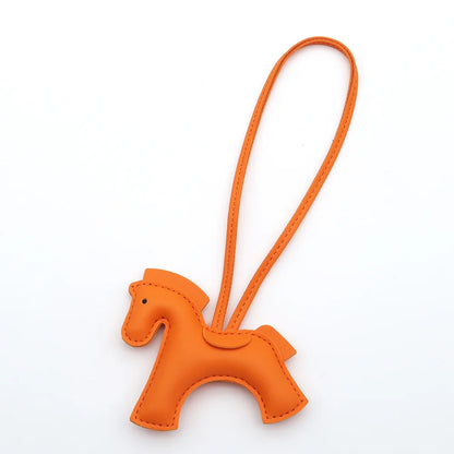 Lusitanna Pony Charm – Ícone Colorido Elegante