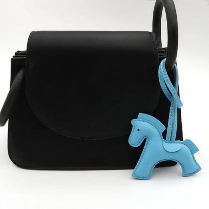 Lusitanna Pony Charm – Ícone Colorido Elegante