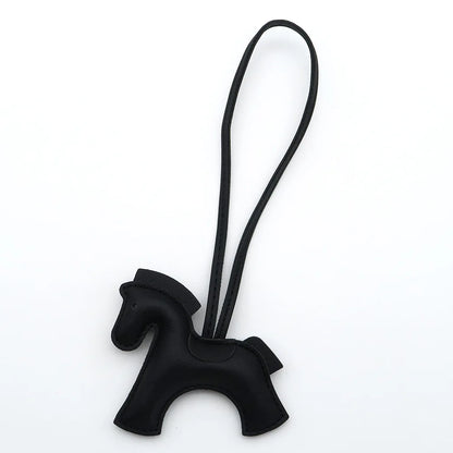 Lusitanna Pony Charm – Ícone Colorido Elegante