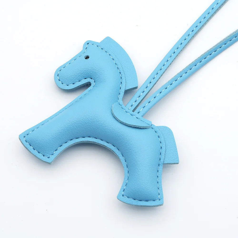 Lusitanna Pony Charm – Ícone Colorido Elegante