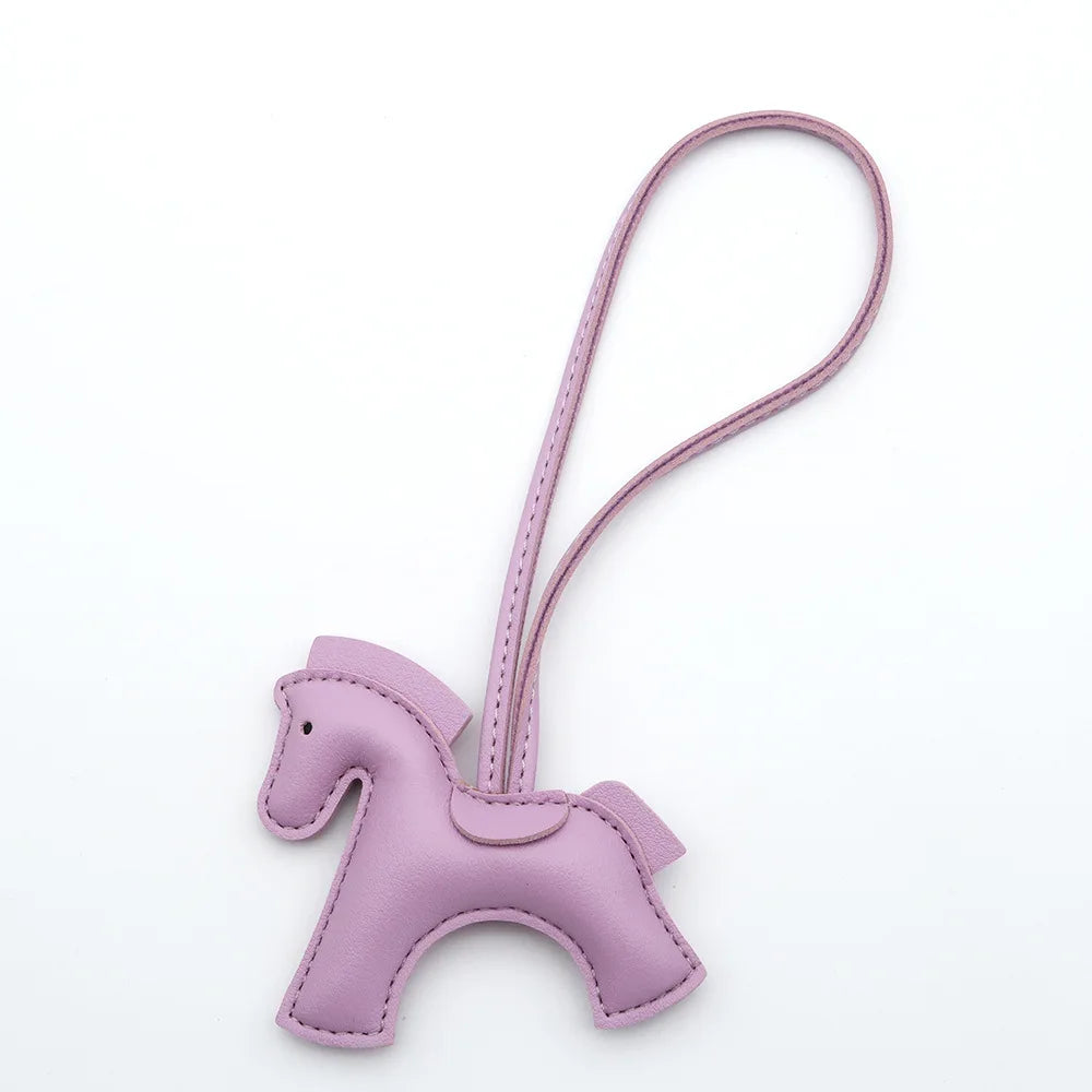 Lusitanna Pony Charm – Ícone Colorido Elegante