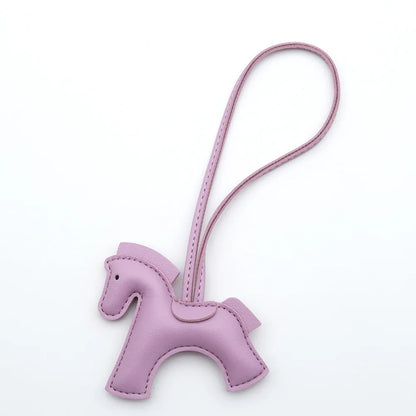 Lusitanna Pony Charm – Ícone Colorido Elegante