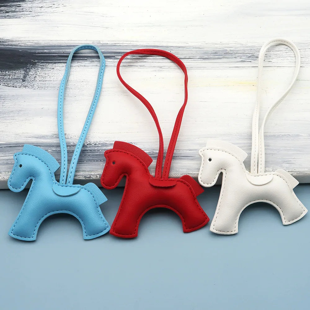 Lusitanna Pony Charm – Ícone Colorido Elegante
