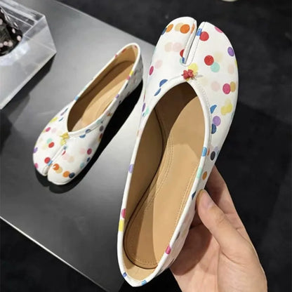 Sabrinas Tabi com Padrão às Bolinhas – Conforto e Originalidade