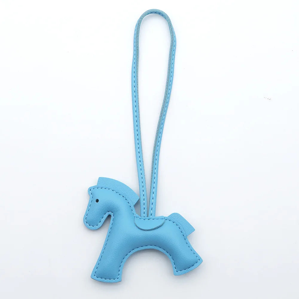 Lusitanna Pony Charm – Ícone Colorido Elegante